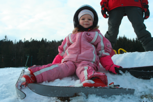 Kind beim Schifahren auf der Stoaninger Alm